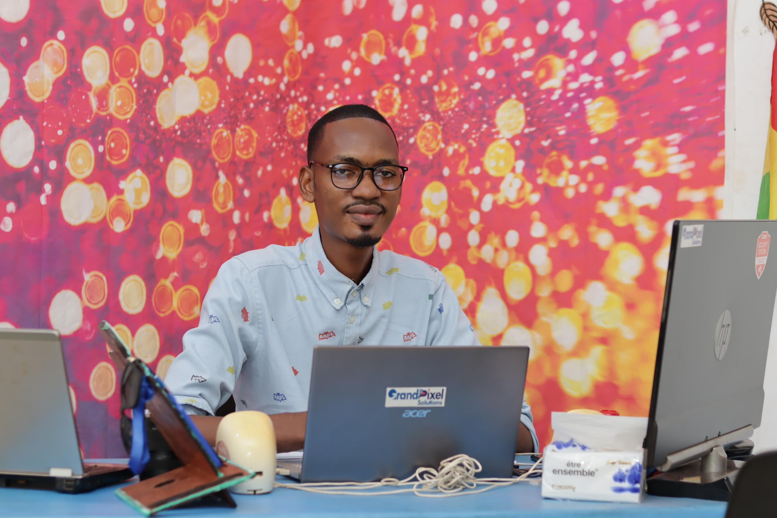 Bureau Grand Pixel Solutions équipement technique sécurité Guinée